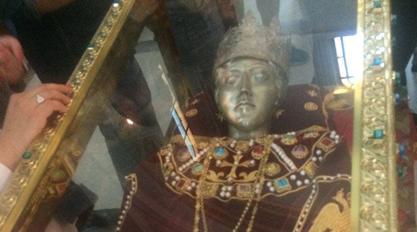 Το θαύμα της Αγίας Ελένης: Τι λένε οι πιστοί που σπεύδουν να προσκυνήσουν το σκήνωμά της (βίντεο, εικόνες)